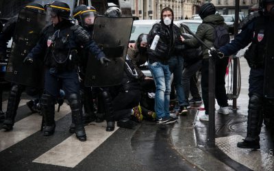 Jour et nuit, debout malgré les violences policières
